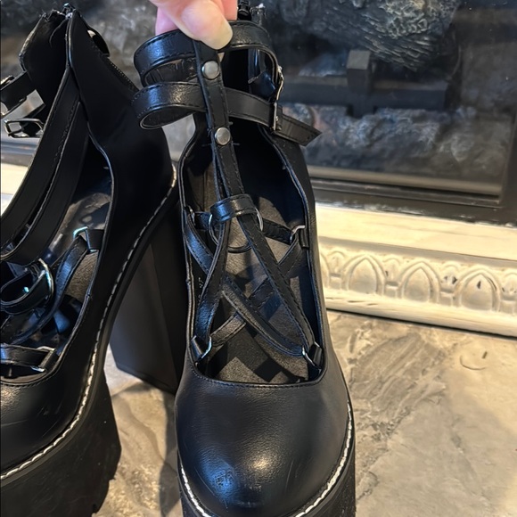 Black Platform Women's Shoes - Picture 2 of 5